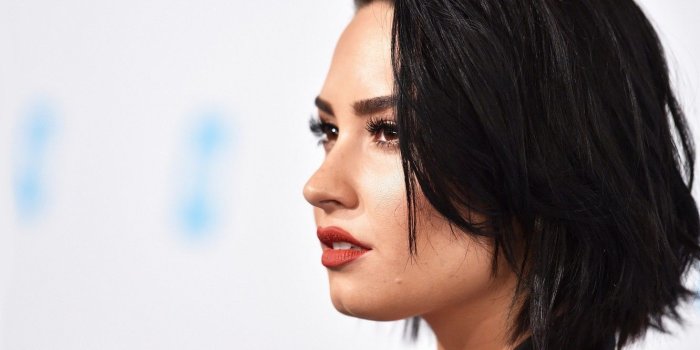 1332x850 Wallpaper look, style, portrait, makeup, actress, profile, singer