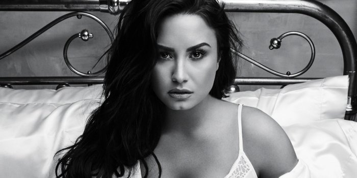 1920x1080 Download 1920x1080 wallpaper demi lovato, 2018, monochrome, hot