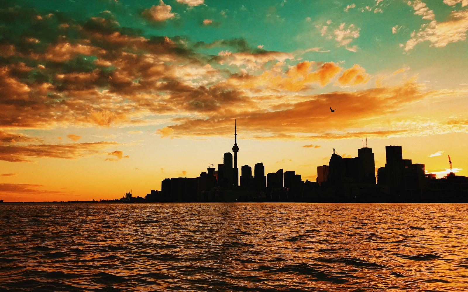 3840x2400 Download wallpaper 3840x2400 toronto, canada, sunset, buildings, sea