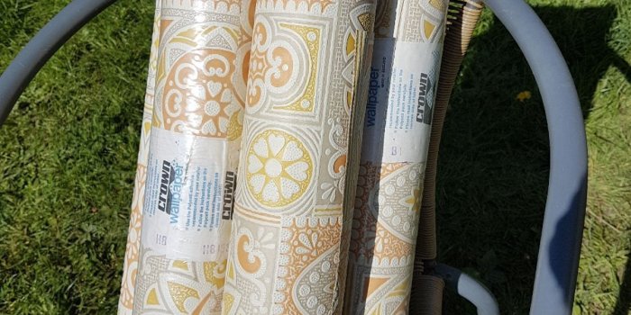 1200x1600 Vintage crown wallpaper 5 rolls Sunburst in PR8 Sefton for £50.00