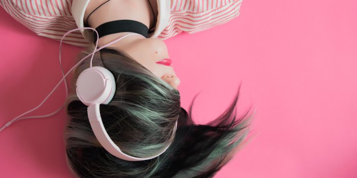 3840x2160 Anime Cool Girl With Headphones Wallpaper - anime wallpaper
