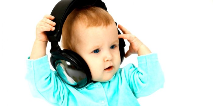 1488x950 Baby Cute With Headphone Wallpapers Hd | Its Wallpapers