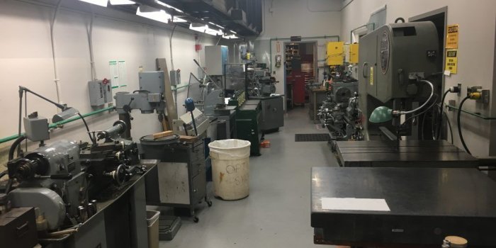 1024x768 Machine Shop |