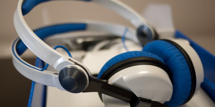 1024x768 Custom-colored Sennheiser HD 25-1 II adidas (a lot of big photos