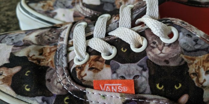 1600x1200 VANS x ASPCA Limited Edition Authentic Cat Print Women's 7.5, Men's 6