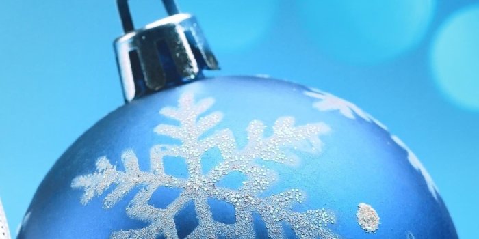 1242x2688 Blue Christmas ball, ribbons, snowflakes, blue background 1242x2688