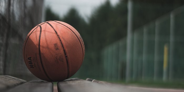 3840x2160 4K Ball Basketball Bench Wallpaper - [3840x2160]