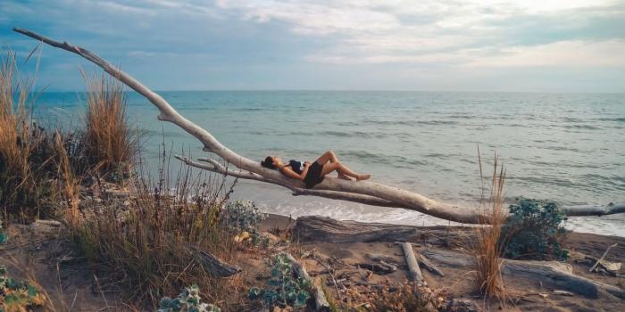 1290x738 Relaxing Girl Wallpaper Engine Free | Download Wallpaper Engine