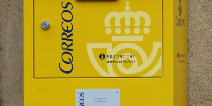3099x4132 yellow correcos mail box free image | Peakpx