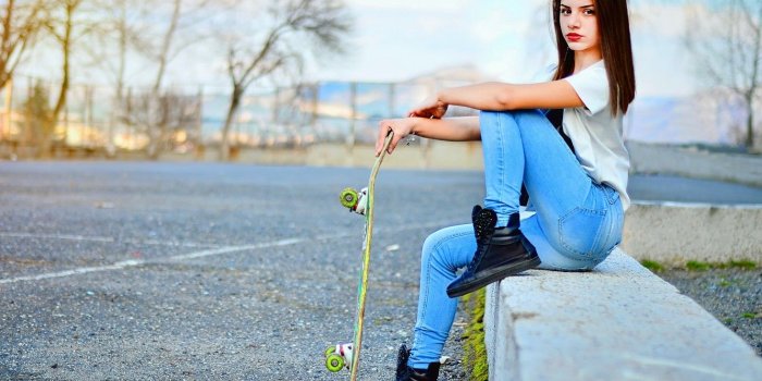 1332x850 Wallpaper Girl, Skateboard, Model, View, Fashion, Portrait, Bulgaria
