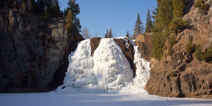 2048x1152 10 Waterfalls In Minnesota That Are Beautiful When Frozen In Winter