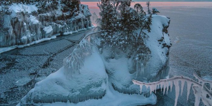 1024x1280 An incredible winter sunrise at Tettegouche State Park, Minnesota