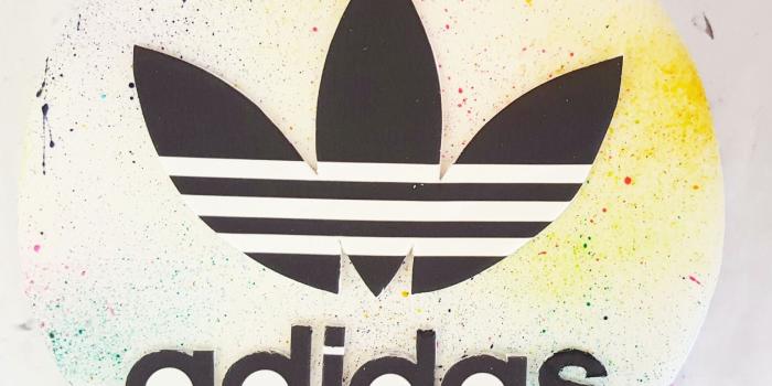 2277x2277 Clean fondant lines, and paint splatter. The coolest cake for the