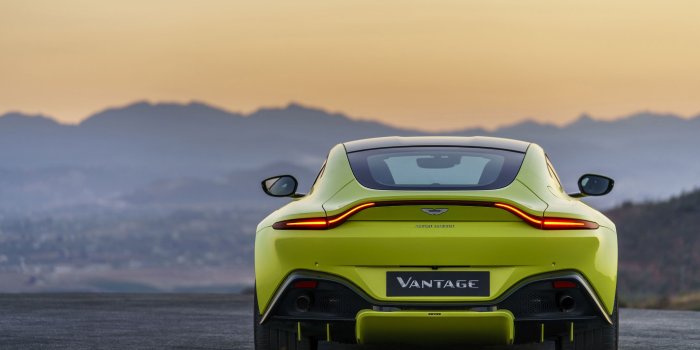 3000x2000 Wallpaper Of The Day: 2018 Aston Martin Vantage In Deep Thought