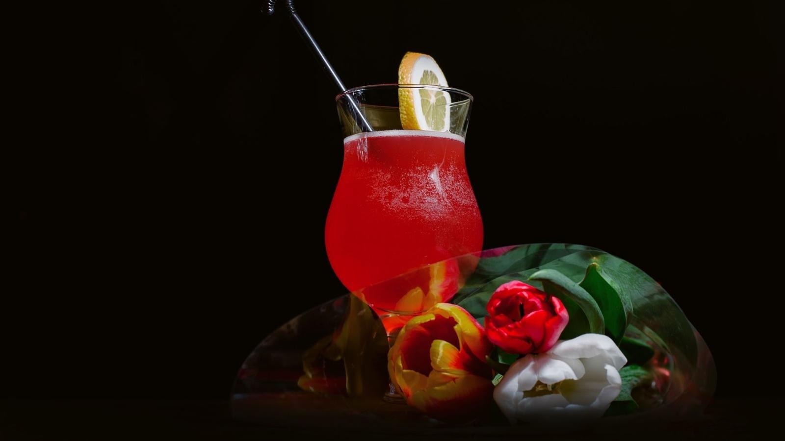 1920x1080 Cocktail Drink and Flowers with Black Background Wallpaper