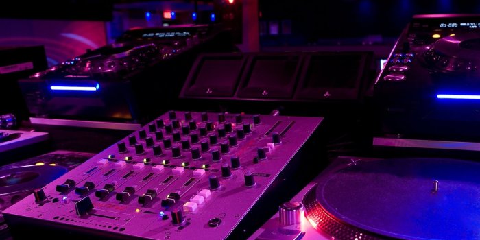 2160x1920 64+ Dj Music Wallpapers on WallpaperPlay