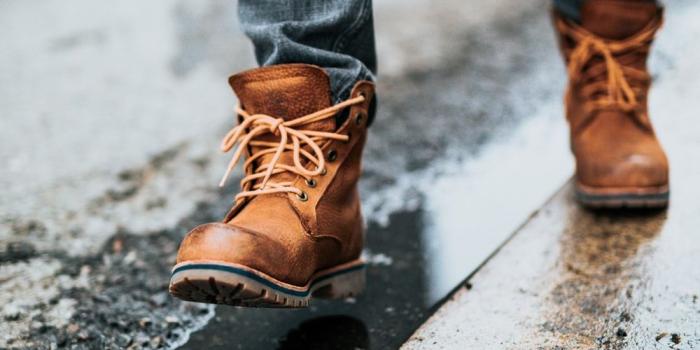 1000x1500 Jeans Shoes Road Photo Hd Wallpaper | Wallpapers Ideas