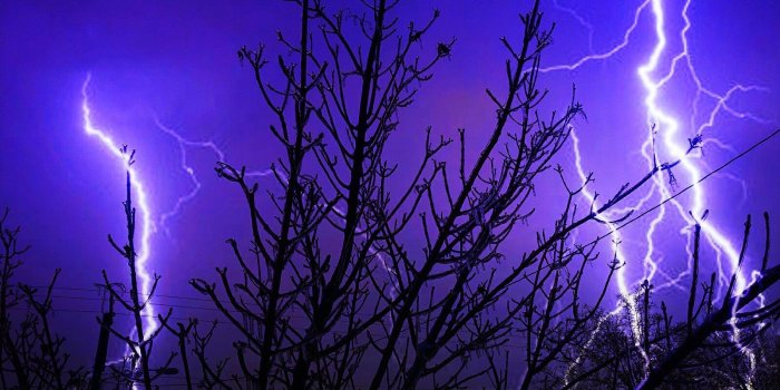 1600x897 Icicles And Lightning