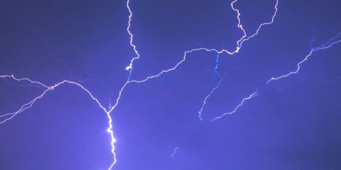 720x1280 Download 720x1280 Wallpaper Cloud, Rain, Thunderstorm, Lightning