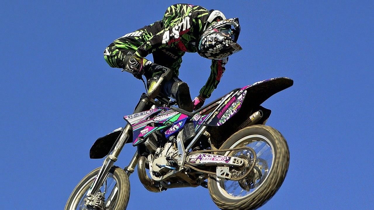 1280x720 Dirt Bike Racing Wallpaper
