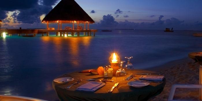 1920x1276 Evening Romantic Beach Dinner wallpapers Collection