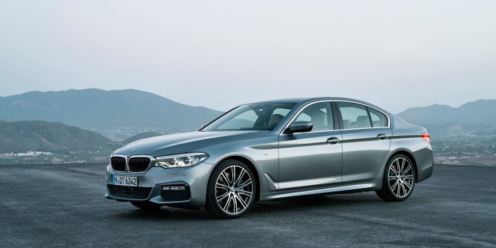 2000x1334 BMW 540i 2017 Computer Wallpaper