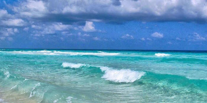 2131x1598 Oceans: Blue Serenity Ocean Waves Cozumel White Sky Water Sand