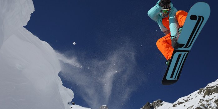 2560x1600 Snowboarding Floating on Air Adventure wallpapers | Freshwallpapers