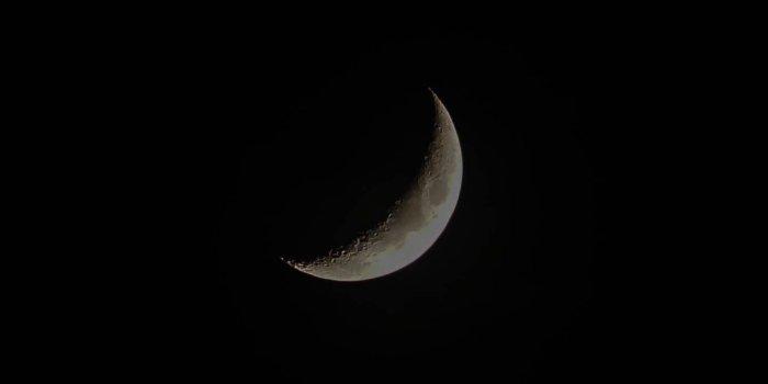 1442x1049 Half Moon Wallpaper · Free Stock Photo