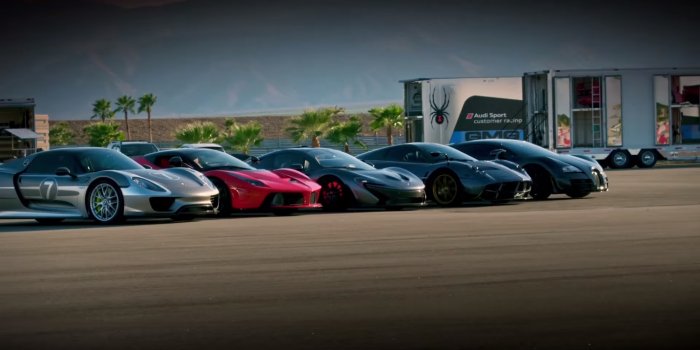 1366x768 lamborghini veneno vs bugatti veyron super sport. lamborghini veneno