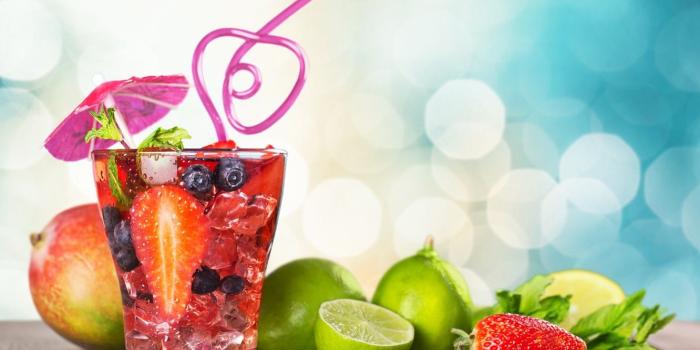 1332x850 Wallpaper sea, beach, cocktail, summer, fruit, beach, fresh, sea