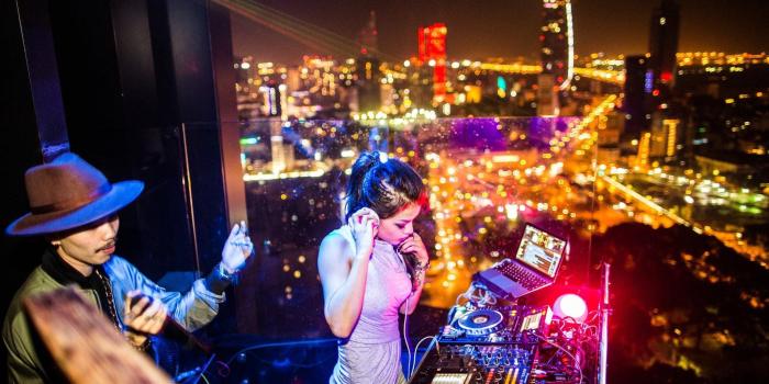 2048x1365 The Bar Chill in Ho Chi Minh City HD wallpaper