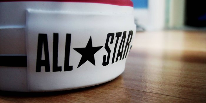 2560x1920 Trends For > Red Converse All Star Wallpaper Hd | wallpaper in 2019