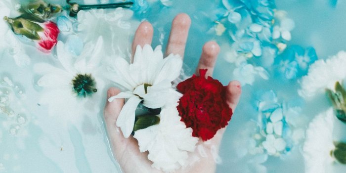 1366x768 Download wallpaper 1366x768 hand, tattoo, flowers, water tablet