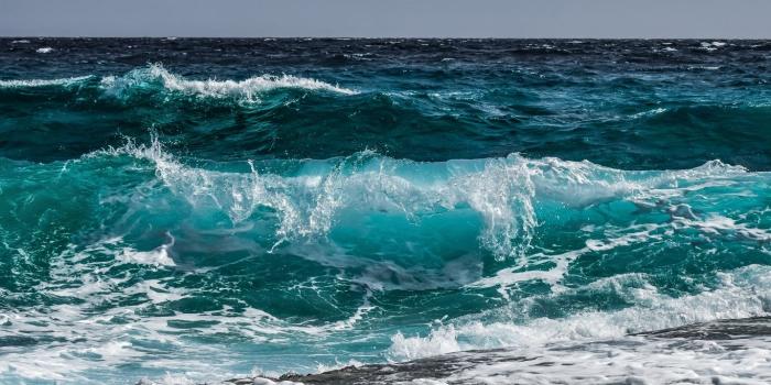 1366x768 Download 1366x768 wallpaper blue, sea wave, shore, water, tablet