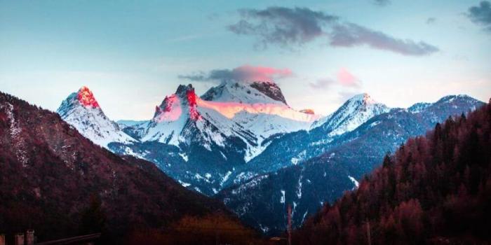 800x1200 50 Stunning iPhone X Wallpapers