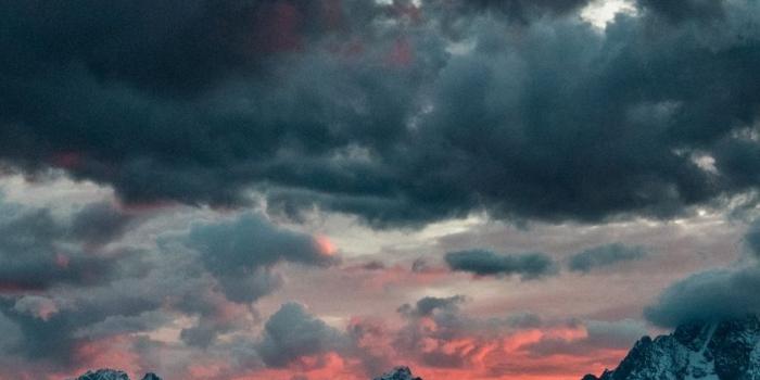 800x1420 Wallpaper Mountains, Clouds, Cloudy, Sky - Kanye West Ghost Town