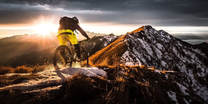 2048x1197 Bicycle 4k Wallpaper Mountain Bike Wallpapers Full - Mountain Biking