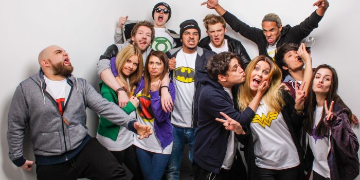 2048x1211 471376 2048x1211 friends desktop wallpaper free | Other | Tokkoro