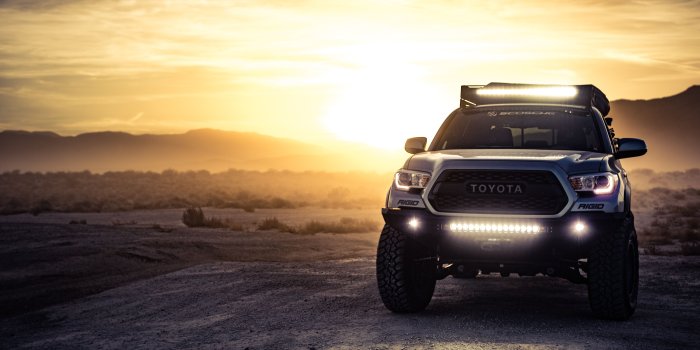 5472x3648 Gray and Black Toyota Suv · Free Stock Photo