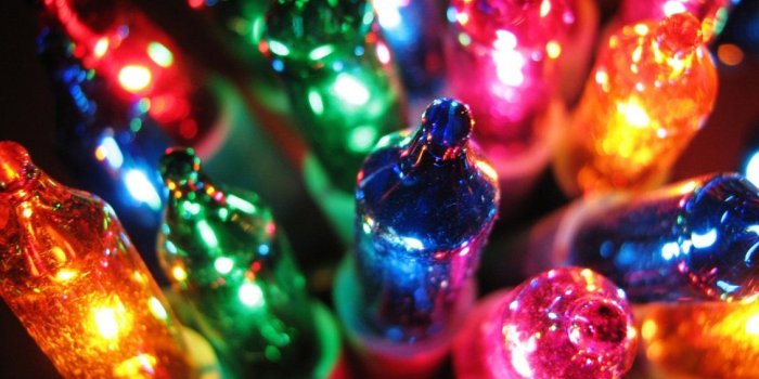 1130x706 Macro colorful Christmas lights - Happy Winter Holiday