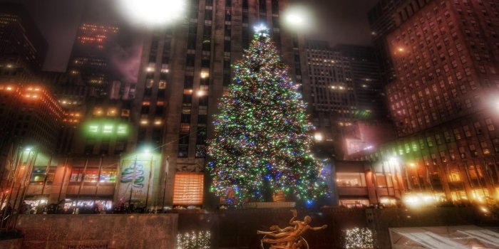 2560x1580 Christmas, City, Holiday, Lights, New Year, Street, Tree Wallpaper