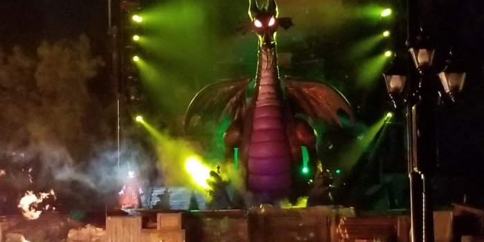 1024x768 Maleficent – Disneyland Fantasmic – The Geek's Blog @ disneygeek.com
