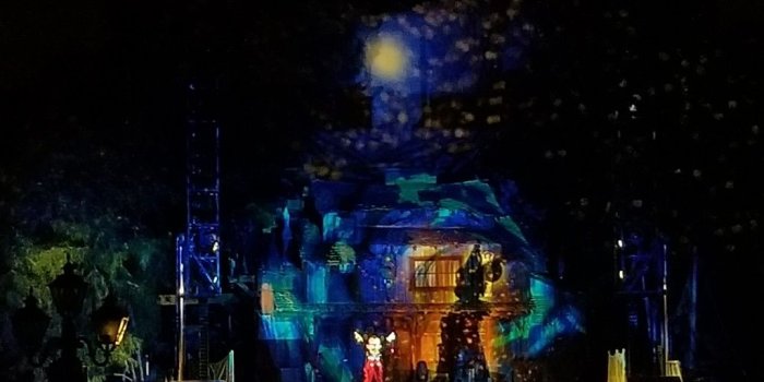 1024x768 Disneyland Fantasmic! Pictures – The Geek's Blog @ disneygeek.com