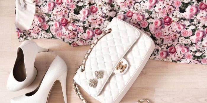 1332x850 Wallpaper flowers, style, clothing, roses, dress, shoes, bag, white