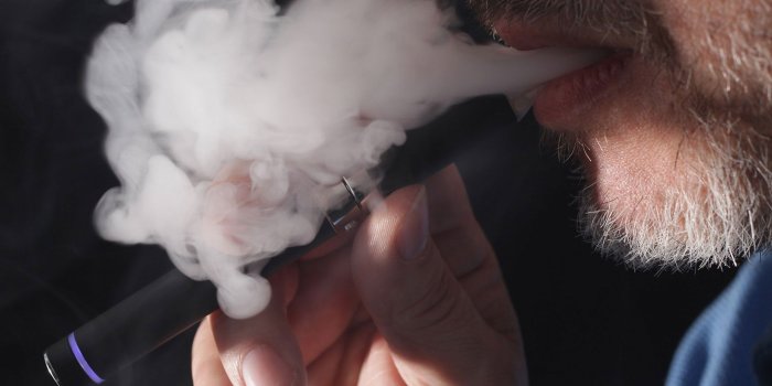 2048x1536 E-cigarette fluids and cartridges contain 'bacteria and fungi toxins