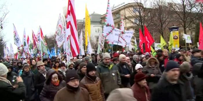 1600x900 Hungary: Union calls for strike, protests over labor law