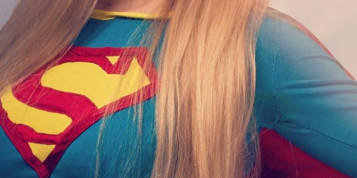 1125x2436 Download 1125x2436 wallpaper supergirl, cosplay, girl model, blonde