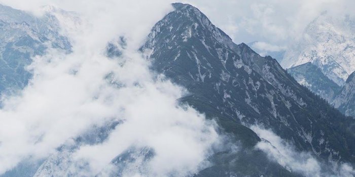 900x1600 Misty mountain | Beautiful Wallpaper | Iphone wallpaper mountains