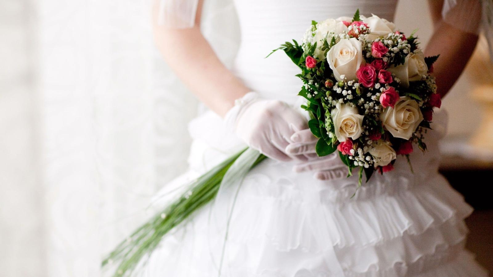 2560x1440 HD wallpaper: white and red rose wedding bouquet, wedding dress